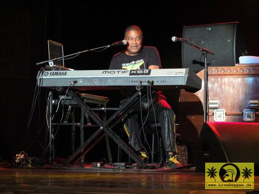 Tyrone Downie (Jam) with Ernest Ranglin and Sly and Robbie - Jamaican Legends Tour - Kulturarena, Jena  11. August 2012 (8).JPG